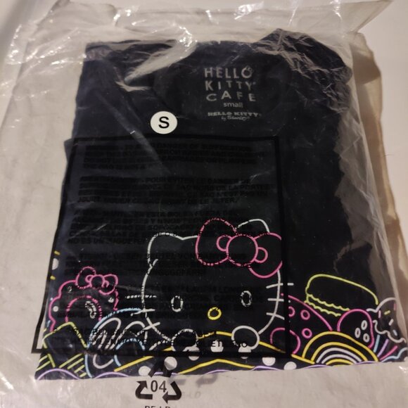 *BRAND NEW* Vegas Hello Kitty Cafe Women’s Small Tee T-Shirt Rare Graphic Logo - Picture 9 of 13